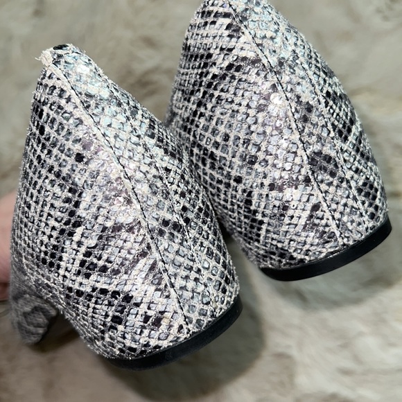 Gentle Souls by Kenneth Cole Loufer - Picture 8 of 8